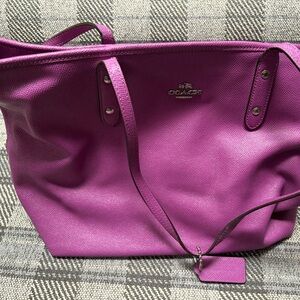 Coach City Zip Tote Magenta Color